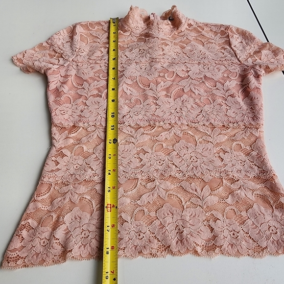 Guess Women's Blush Pink Lace Top Blouse Zip Back Short Sleeve Stretch XS - Picture 8 of 12